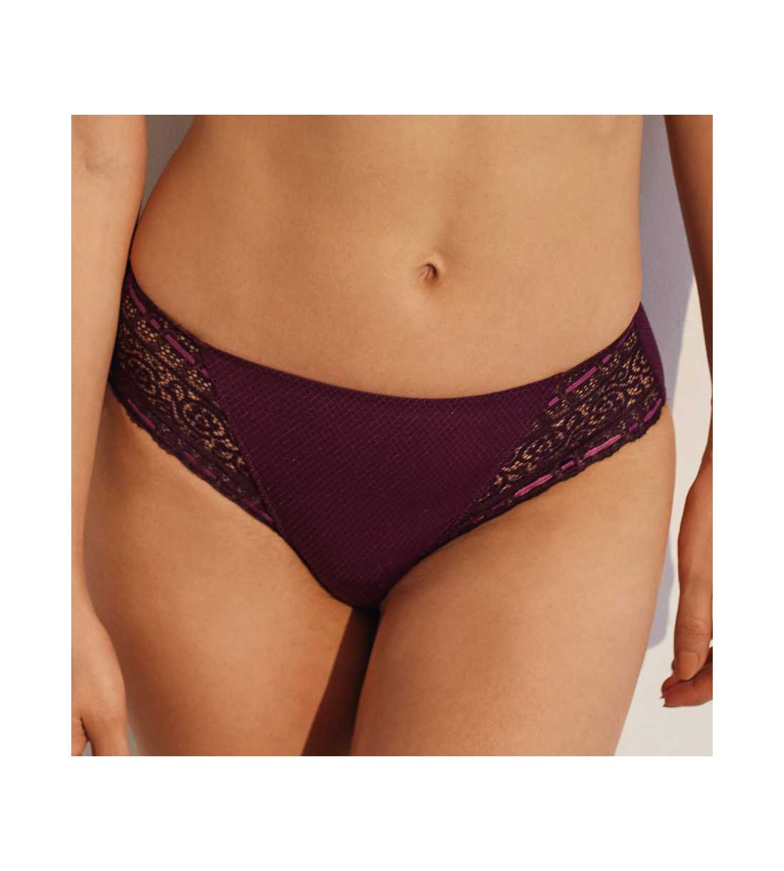 Montse Pedrosa | Braga Flavia 50802 de Selmark color Berenjena Montse Pedrosa | Braga Flavia 50802 de Selmark color Berenjena