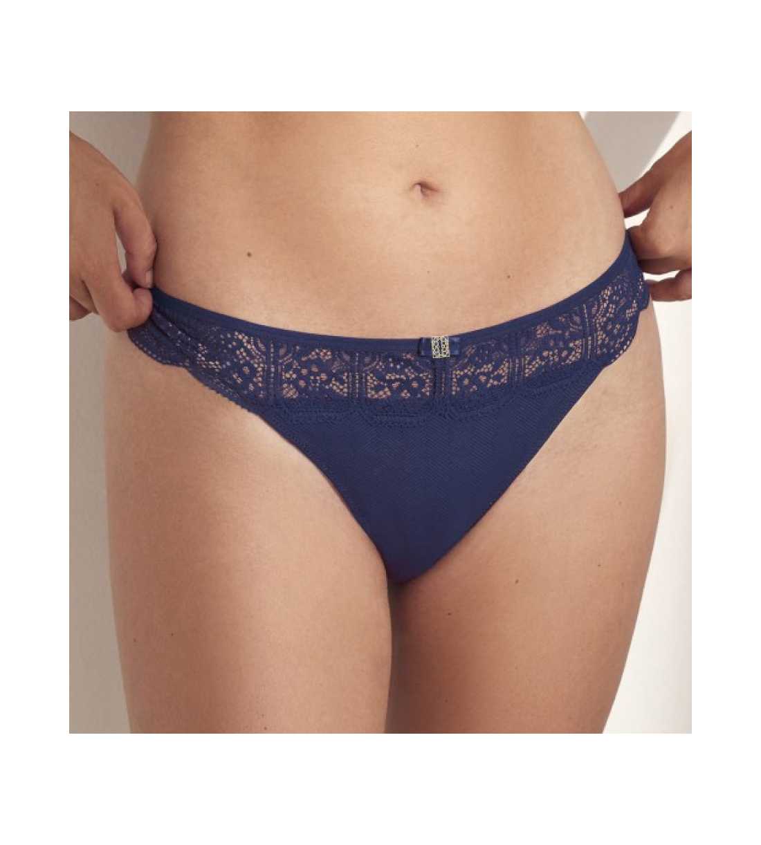 Montse Pedrosa | Braga Brasileña Nicole 50904 de Selmark color Marino Montse Pedrosa | Braga Brasileña Nicole 50904 de Selmark color Marino