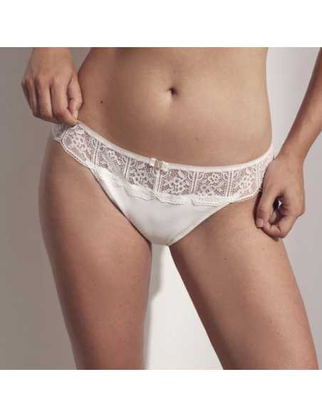 Montse Pedrosa | Braga Brasileña Nicole 50904 de Selmark color Marfil Montse Pedrosa | Braga Brasileña Nicole 50904 de Selmark color Marfil