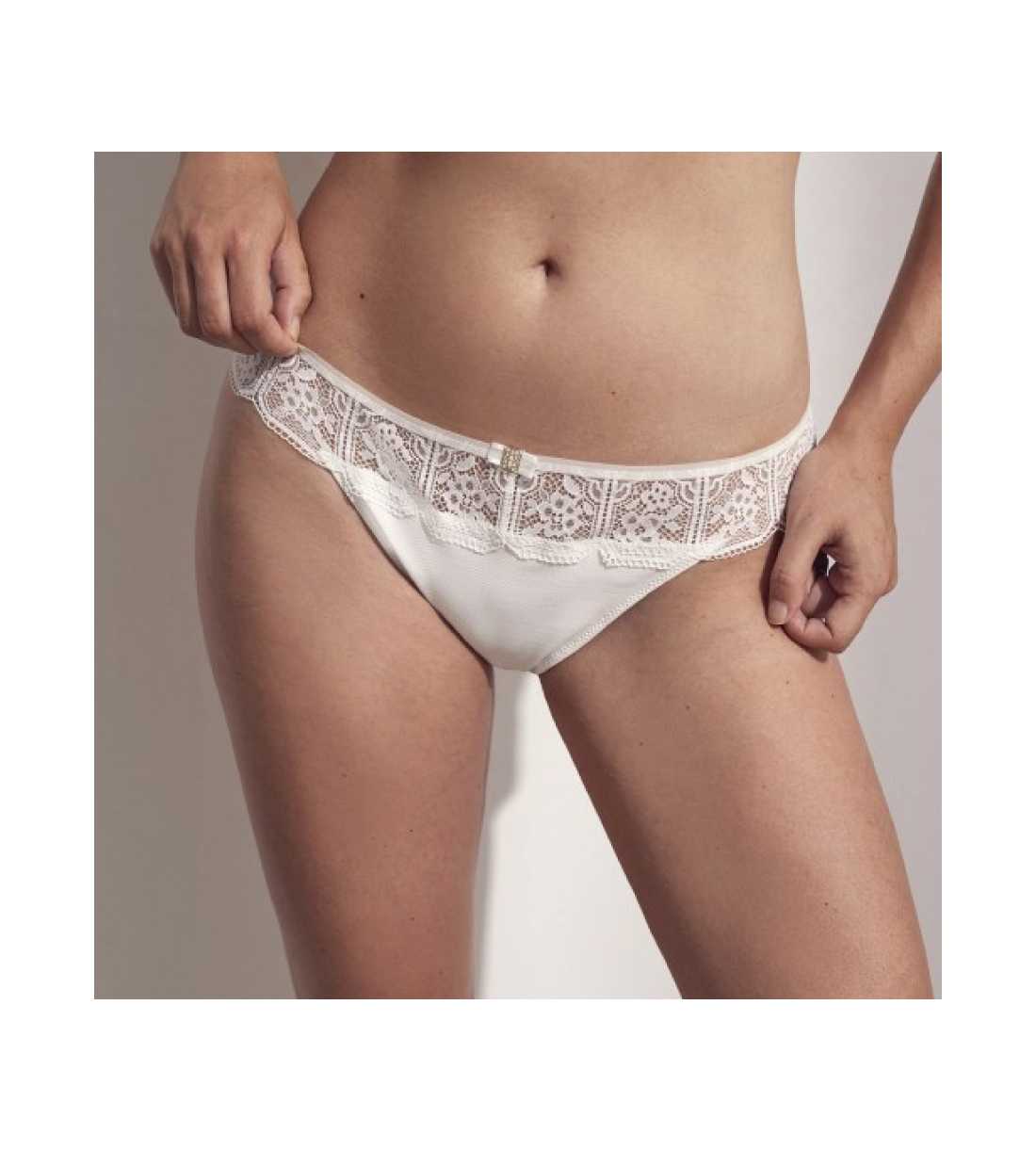 Montse Pedrosa | Braga Brasileña Nicole 50904 de Selmark color Marfil Montse Pedrosa | Braga Brasileña Nicole 50904 de Selmark color Marfil