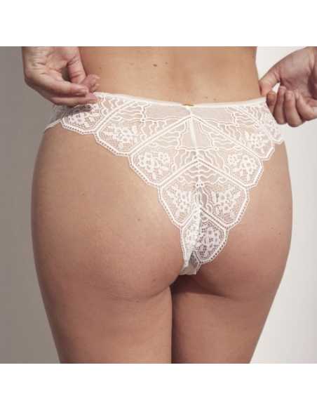 Montse Pedrosa | Braga Brasileña Nicole 50904 de Selmark color Marfil Montse Pedrosa | Braga Brasileña Nicole 50904 de Selmark color Marfil