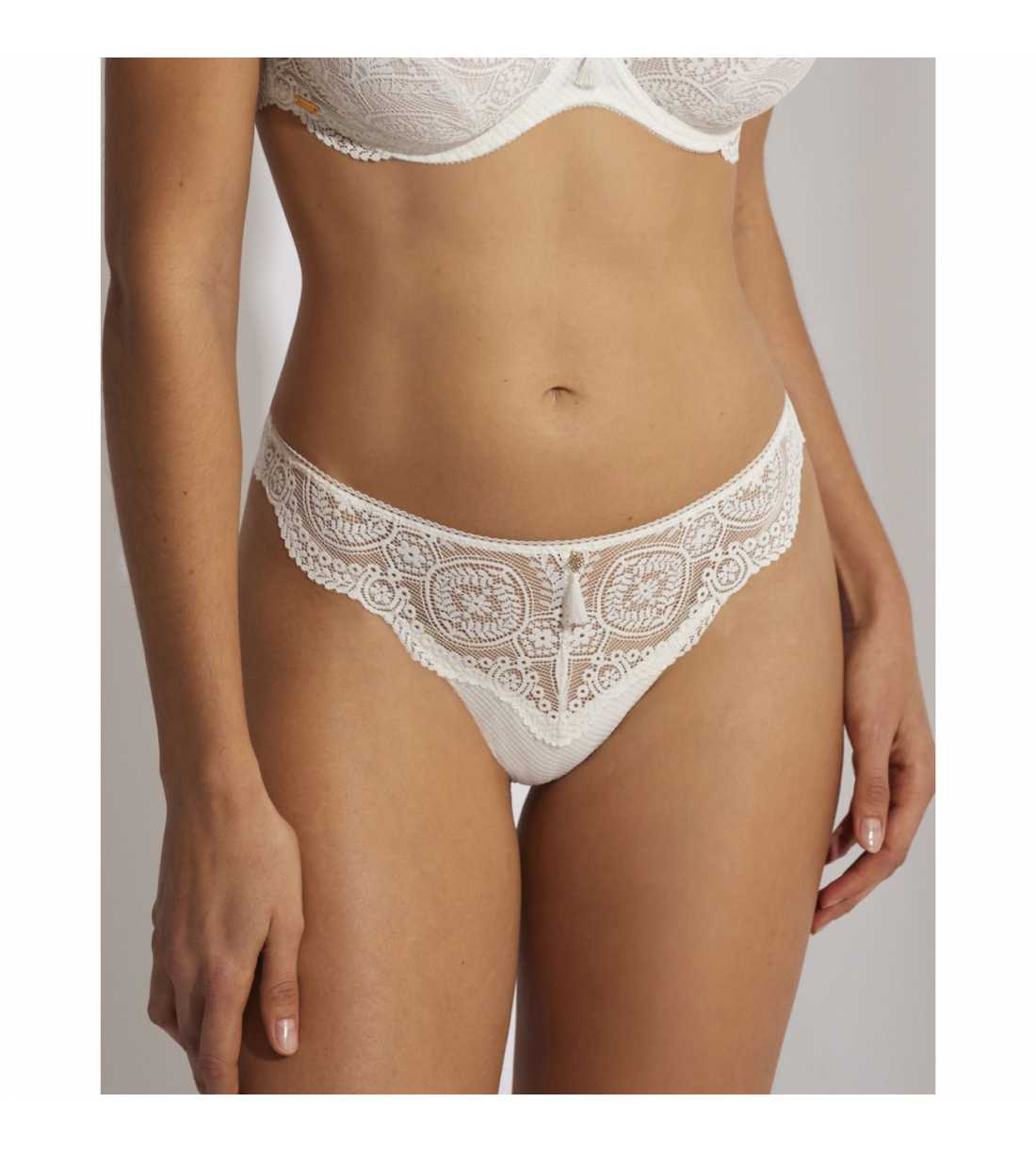 Montse Pedrosa | Braga Brasileña Matilda 31104 de Selmark color Marfil Montse Pedrosa | Braga Brasileña Matilda 31104 de Selmark color Marfil