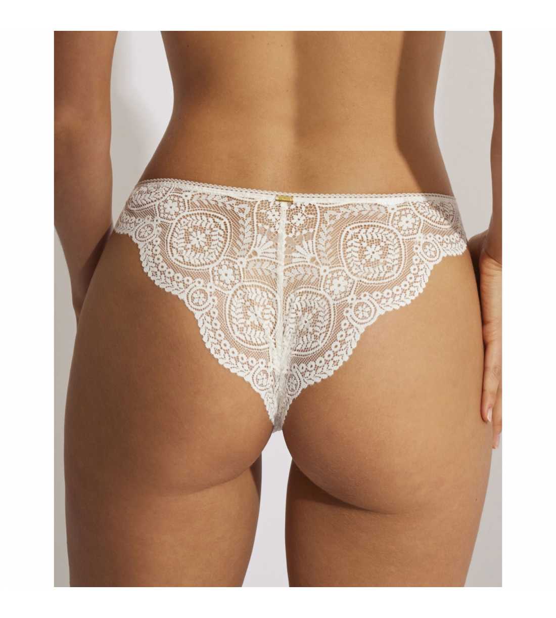 Montse Pedrosa | Braga Brasileña Matilda 31104 de Selmark color Marfil Montse Pedrosa | Braga Brasileña Matilda 31104 de Selmark color Marfil