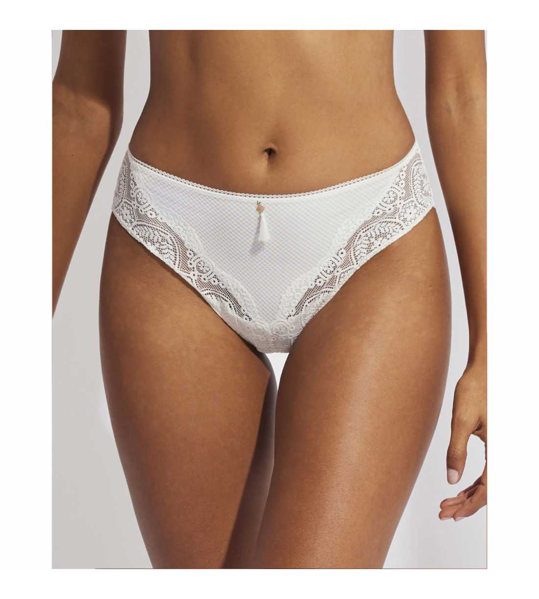 Montse Pedrosa | Braga Matilda 31102 de Selmark color Marfil Montse Pedrosa | Braga Matilda 31102 de Selmark color Marfil