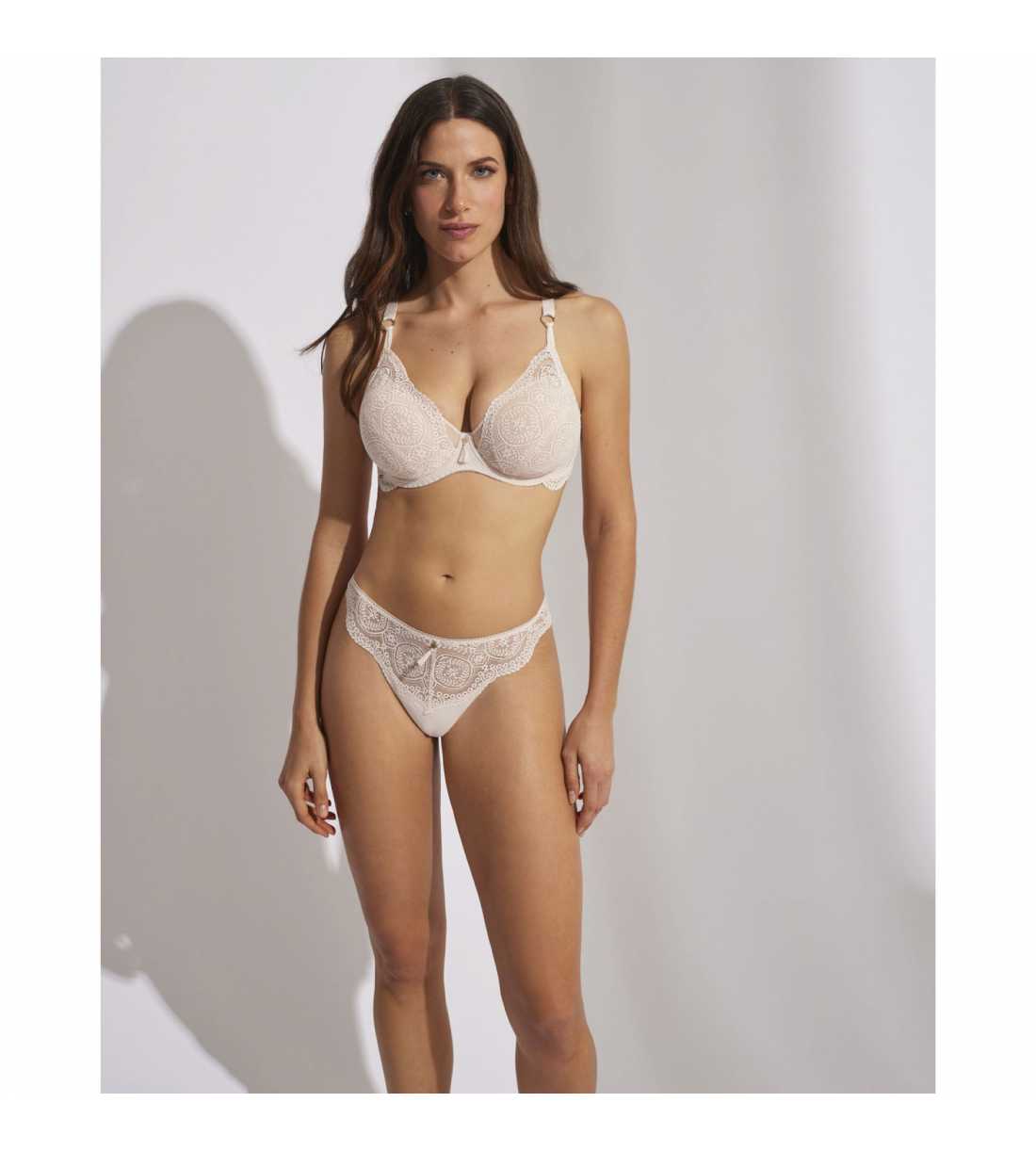 Montse Pedrosa | Sujetador Matilda 31111 de Selmark color Maquillaje Montse Pedrosa | Sujetador Matilda 31111 de Selmark color Maquillaje