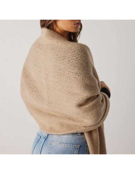 Montse Pedrosa | Pashmina lisa con detalle flecos Beige 70658 de Ysabel Mora Montse Pedrosa | Pashmina lisa con detalle flecos Beige 70658 de Ysabel Mora