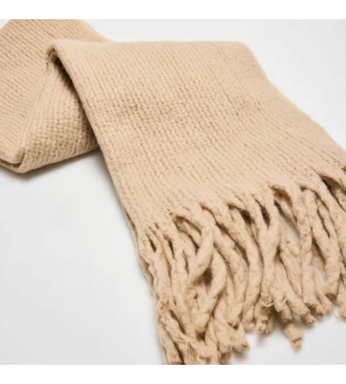 Montse Pedrosa | Pashmina lisa con detalle flecos Beige 70658 de Ysabel Mora Montse Pedrosa | Pashmina lisa con detalle flecos Beige 70658 de Ysabel Mora