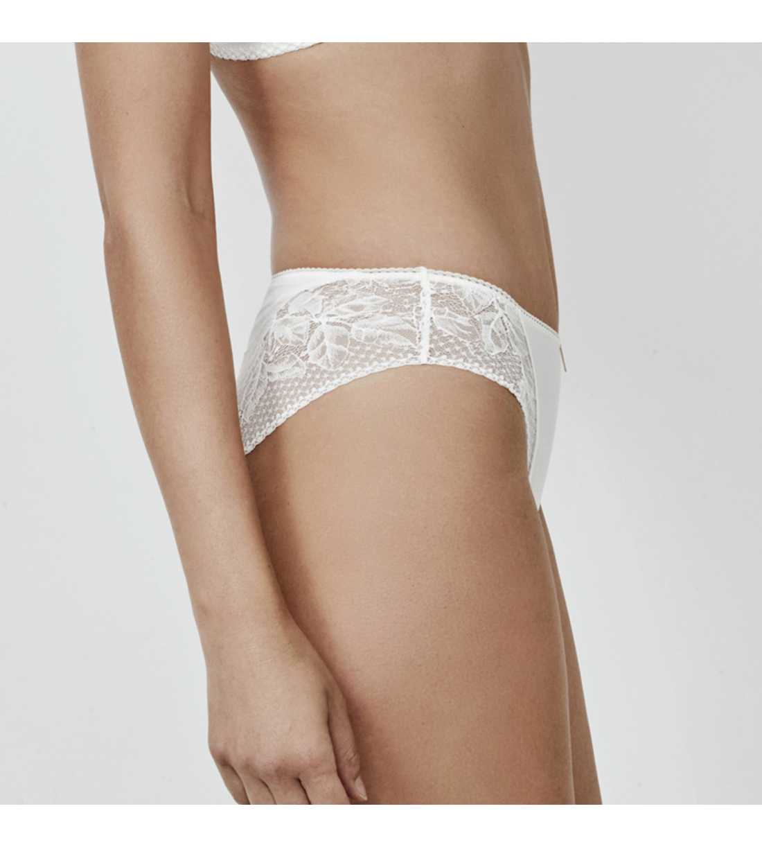 Montse Pedrosa | Braga Malitzia 61207 de Selmark color Marfil Montse Pedrosa | Braga Malitzia 61207 de Selmark color Marfil